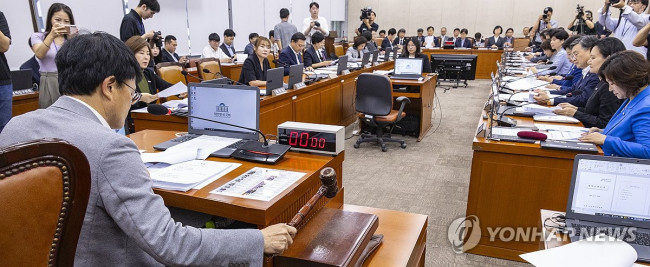 법안 심의 시작하는 국회 보건복지위