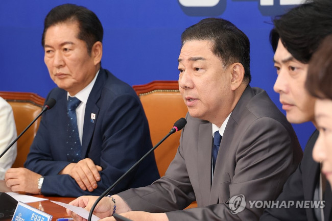 발언하는 김병기 원내대표