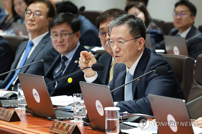 발언하는 정성호 장관