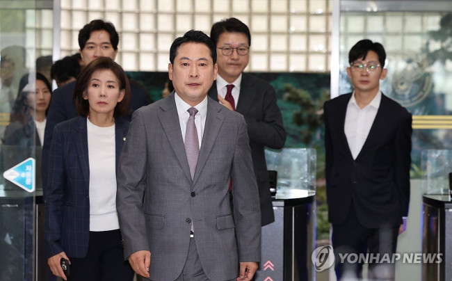 영등포경찰서 방문한 장동혁 대표