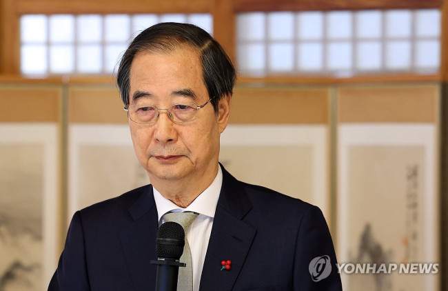생각 잠긴 한덕수 권한대행