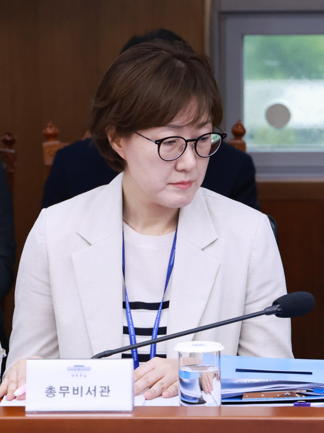 수석·보좌관 회의 참석하는 김현지 총무비서관